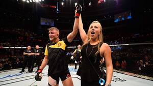 Alexander Gustafsson Porn - UFC Stockholm: Alexander Gustafsson knocks out Glover Teixeira then gets  engaged - BBC Three