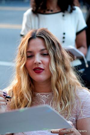 lucy liu uncut - Lucy Liu Captured Nude Portraits Of Drew Barrymore On Set Of Charlie's  Angels