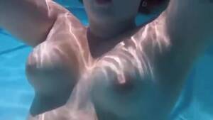 Drowning Underwater Porn Site - Topless girl drowning underwater - ThisVid.com em inglÃªs