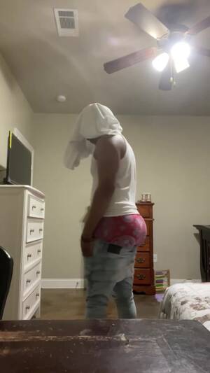 Gay Porn Big Booty Saggers - Big booty sagger - video 3 - ThisVid.com