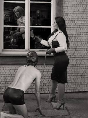 latex mistress drawing - Life imitating Art: Mistress Ezada Sinn's photo in which she reenacts  looking in through the gag-shop window,