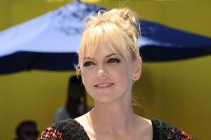 Anna Faris Big Tits - Anna Faris deletes pantless photo after being body shamed | Page Six