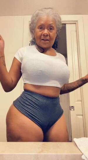 black grandma - Ebony hood granny claps her big ass - ThisVid.com