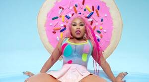 Nicki Minaj Lesbian Porn - WATCH] Nicki Minaj And Lil Wayne's 'Good Form' Video Is Raunchy