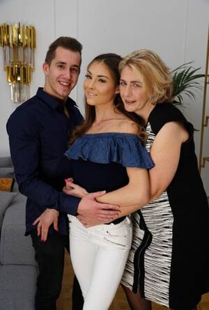 Mature Couple Porn Cast - Mature Couple Threesome Porn Pics & Naked Photos - PornPics.com