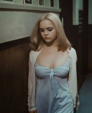 christina ricci mega boobs - Christina Ricci in film Buffalo 66