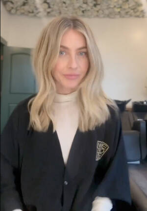 Julianne Hough Porn Double - Julianne Hough chops off her hair in bob cut before Creative Arts Emmys