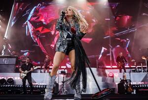 Carrie Underwood Sex - Carrie Underwood's Best Rock Song Covers: Guns N' Roses, Motorhead