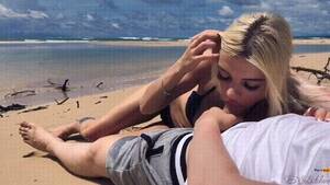 couple beach blowjob - Beach y Blowjob Gif Porno | Pornhub.com