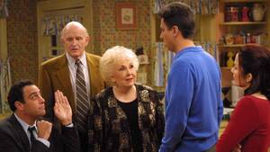 Ally Barone Porn - 15 'Everybody Loves Raymond' Behind-The-Scenes Secrets Fans Didn't Know