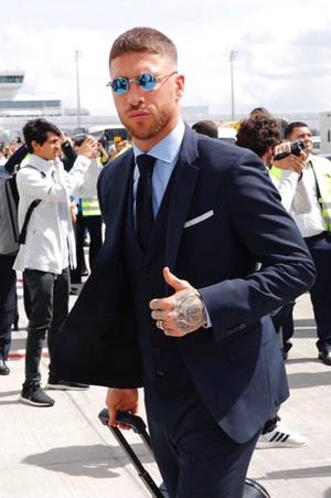 Glasses Schoolgirl Porn - Munich ðŸ‘‹ðŸ» #HalaMadrid #APorLa13