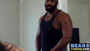 Black Gay Muscle Bear Porn - Big dicked black bear hammers blindfolded cub from behind - XVIDEOS.COM