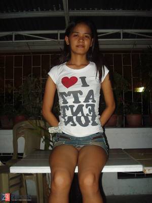 filipina pantie fuck - Pinay MUMMY in microskirt... no panties!