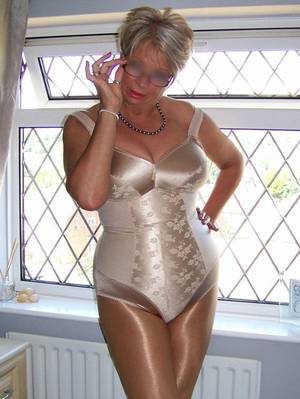 Girdles Porn Captions - Auntie loved show me how she looked