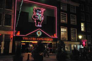 couple live sex show amsterdam - The Guide To Amsterdam's Sex Shows - Thrillist