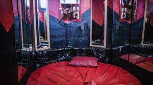 Masturbation Booth - The Fetish Community Reviving Germany's Forgotten 'Masturbation Booths'