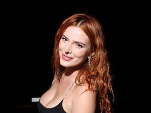 Cheerleader Bella Thorne Porn - Bella Thorne Has Toned Abs And Underboob In Strappy Top In IG Pics