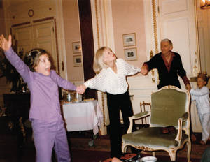 Candy Spelling Fake Porn - Photo: Snow on Christmas at the Spelling mansion. Picture | Candy Spelling's  Photo Album - ABC News