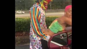 black porno clown - Gibby The Clown fucks Jasamine Banks outside in broad daylight - XVIDEOS.COM