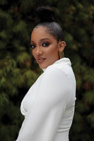 Michelle Obama Butt Fucking - Mickey Guyton Takes On the Overwhelming Whiteness of Country Music | The  New Yorker