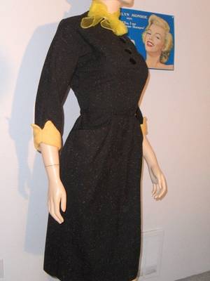 40s costume porn - Vintage late 40s 50s Hour Glass Shape Wool Day by ToDressVintage