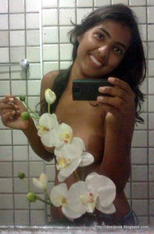 desi girl naked mirror - Result of Desi Oops Indian Aunties And Girls Bathing Voyeur Pics