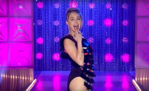 Disney Lesbian Porn Miley Cyrus - Everything Miley Cyrus Has Said About Her Sexuality