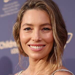 jessica biel anal sex - Jessica Biel Has Sculpted Legs In Jean Cut-Offs In IG Birthday Pic