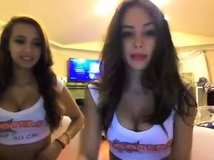 Hot Hooters Porn - 2 Sexy Hooters Waitress Dancing - EPORNER
