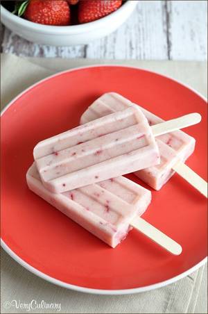 Frozen Treats Porn - Strawberry Jam Yogurt Pops #popsicles