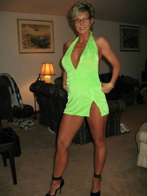 Check My Milf Porn - Sexy Milf Porn Pic - EPORNER