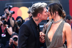 Bella Thorne Ass Porn - Bella Thorne Is 'Really Happy' With Boyfriend Benjamin Mascolo