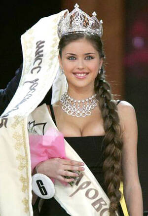 Aleksandra Ivanovskaya - Hoa háº­u nÆ°á»›c nÃ o bÃª bá»‘i nháº¥t?