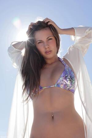 Connie Carter Porn Big Tits Beach - Connie Carter Having Fun At The Beach