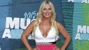 Does Brooke Hogan Porn - Brooke Hogan defends her dad's racist rant in the weirdest way (VIDEO)