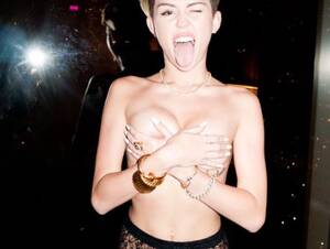 Miley Cyrus Pornhub - Miley Cyrus Offered $1 Million To Do a Porn Flick