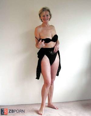 Justine Mature Bondage Porn - Justine a mature blondie posing in a ebony bondage suit