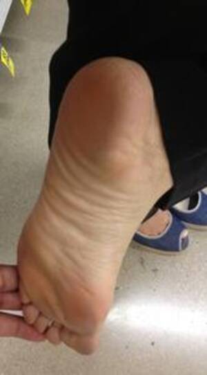 mature latina feet porn - Foot Fetish Forum: Public Mature Latina Soles