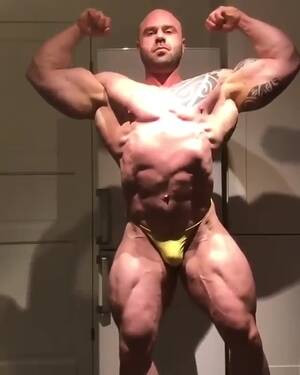 Massive Muscle Porn - Massive Muscle Bodybuilder - ThisVid.com