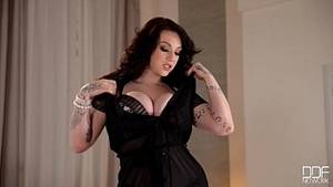 Big Ass Pornstar Orgasm - Big tits and Blue eyes babe in Hot Orgasm