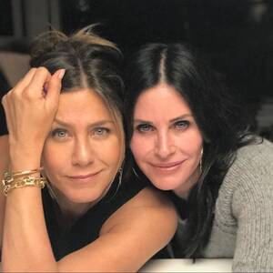 Courteney Cox Jennifer Aniston Anal Porn - Courteney Cox Liked A Tweet About Brad Pitt And Jennifer Aniston Being In  Love