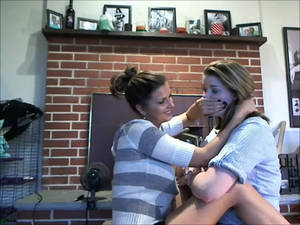 Hand Over Mouth Porn - Facing her hand-over-mouth techniques!