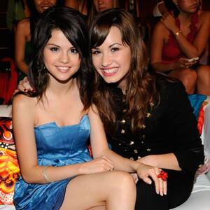 Demi Lovato Selena Gomez Porn Captions - Demi Lovato Is Not Friends With Selena Gomez Anymore