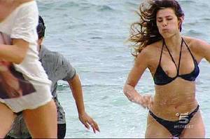 candid beach nip slip - Isla famosos Italy 2017 - great nipple slip during a surviving game
