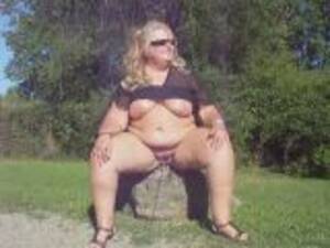fat girls peeing outside - Fat chick outdoor pee