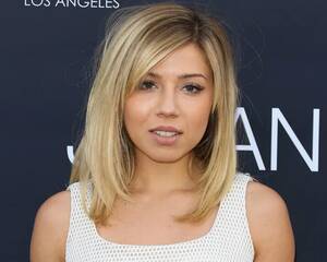 lesbian sex shower jennette mccurdy - Jennette McCurdy Says She Was Photographed In Bikini, Given Alcohol As A  Child Actor | HuffPost UK Entertainment