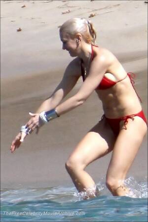 gwen stefani nude beach topless - Gwen Stefani fully naked at TheFreeCelebrityMovieArchive.com!