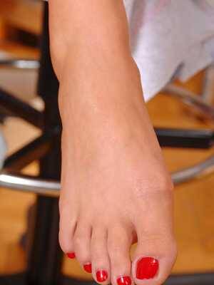 debbie white foot - Debbie White feet pictures - I Seek Feet