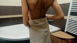 Female Freshman College Porn - College freshman teen didnt know about the shared showers - XNXX.COM