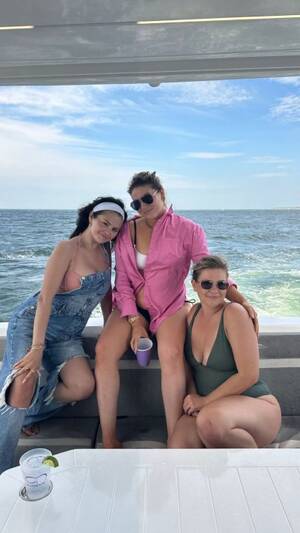 beach porn selena gomez - Selena Gomez Flaunts Curves in Two-Piece Pink Bikini: Photos